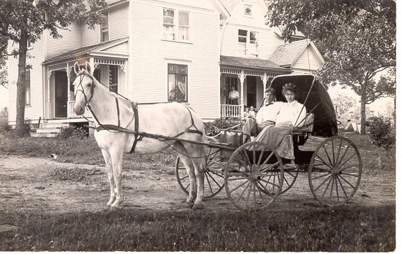 Lulu Holcombe in Mazomanie
at the home of either brother Willis or brother Frank